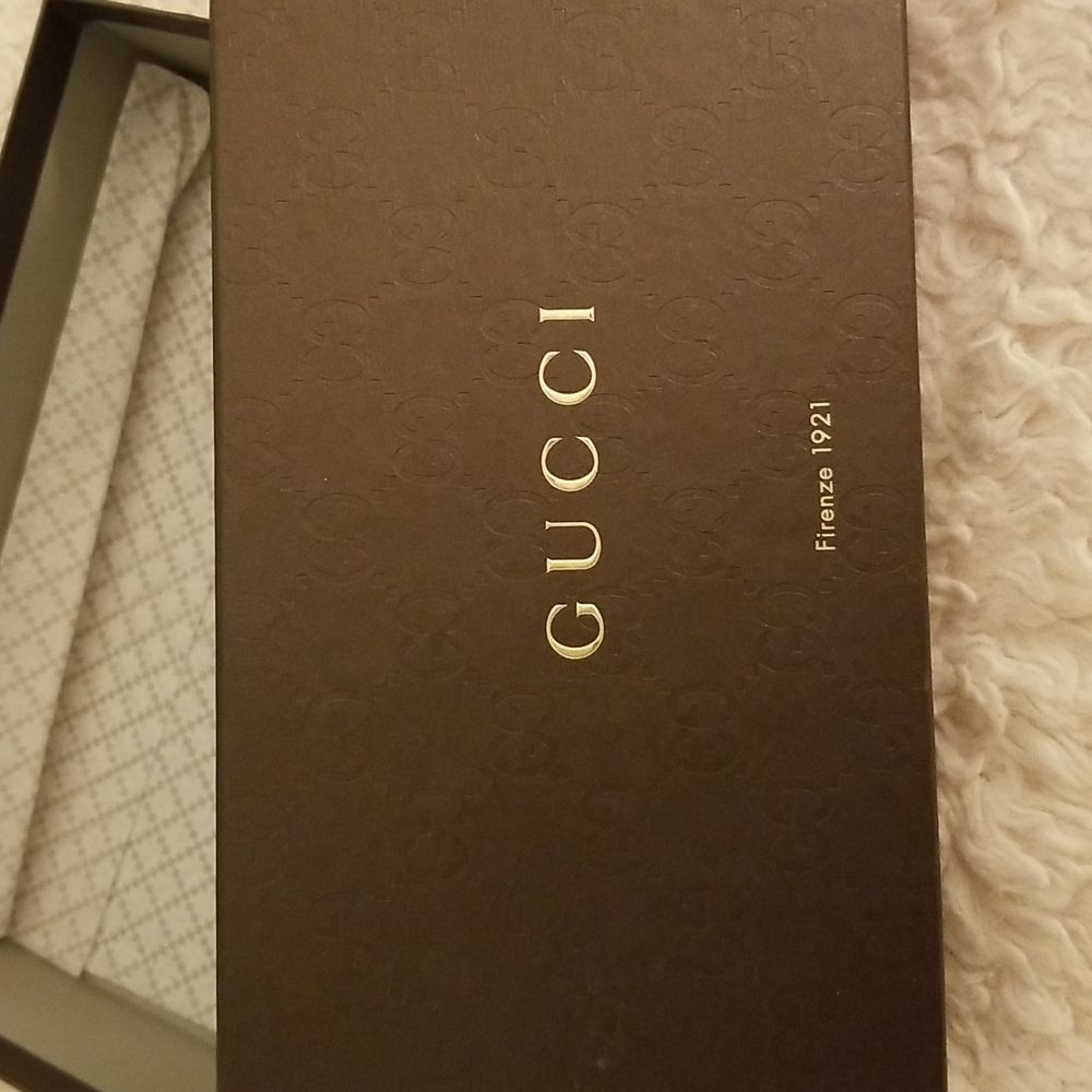 Gucci box